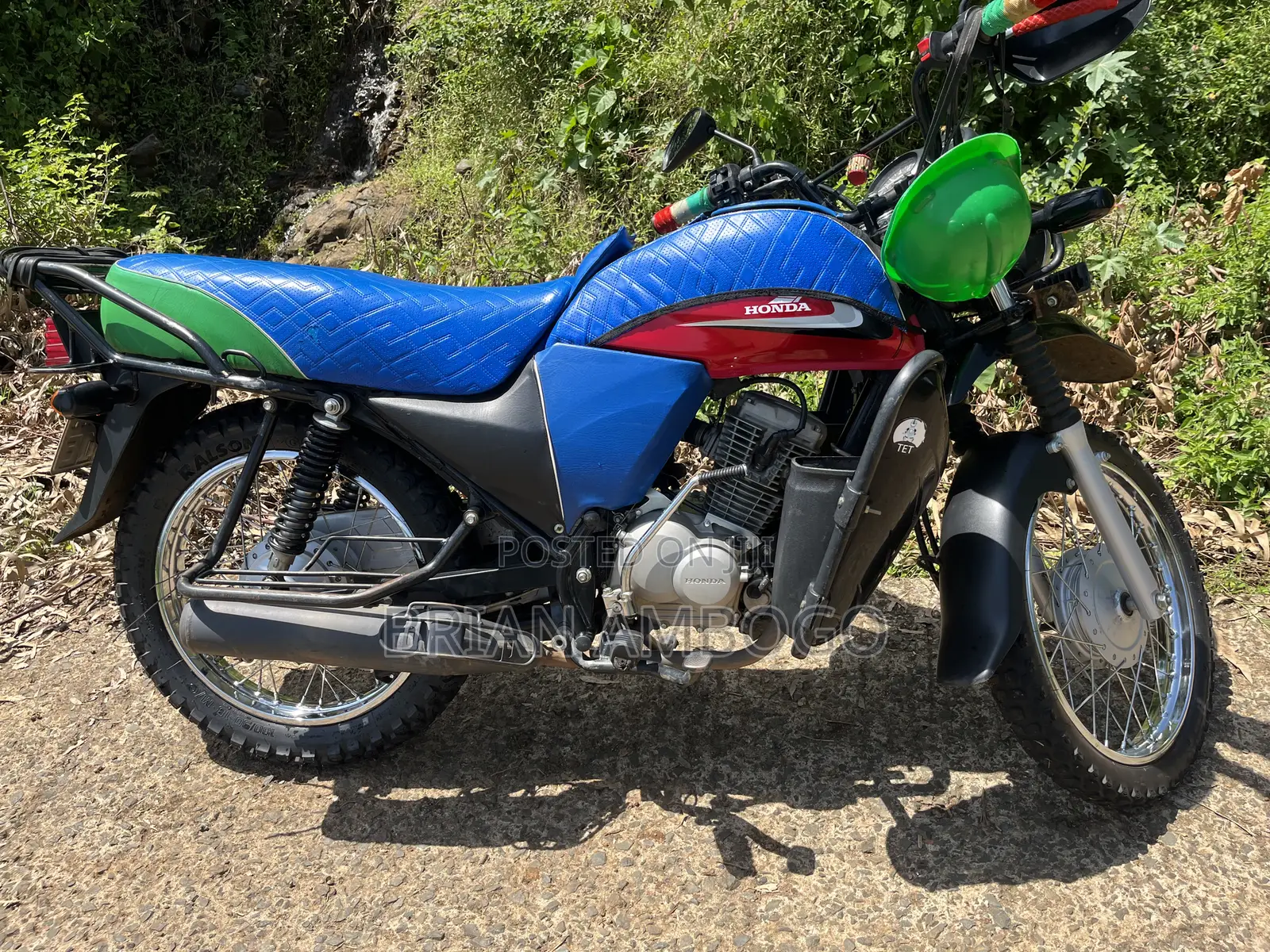Honda CB 2024 Red