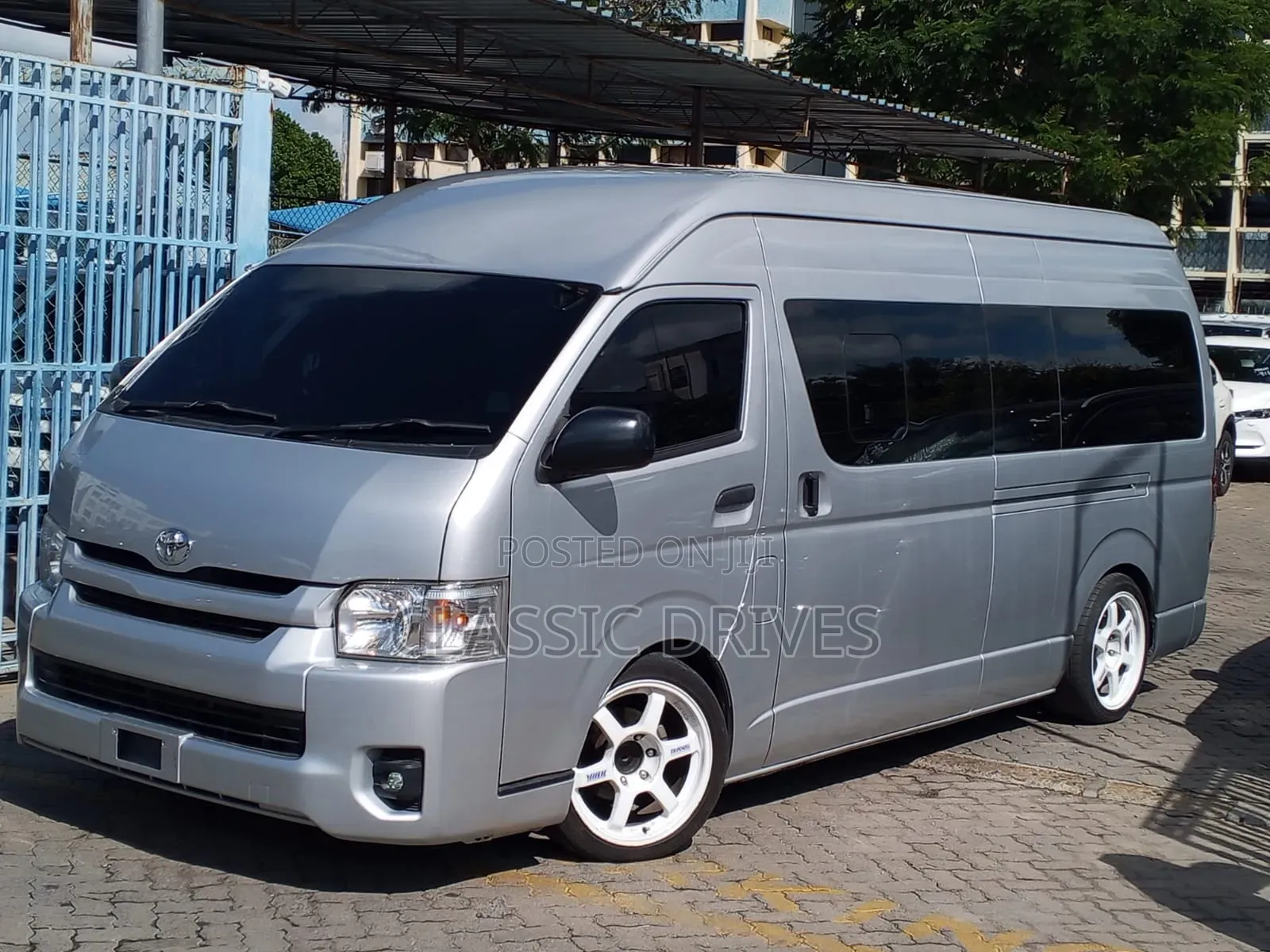 Toyota HiAce 2018 Silver