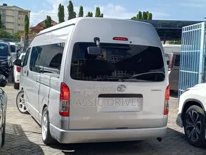 Toyota HiAce 2018 Silver
