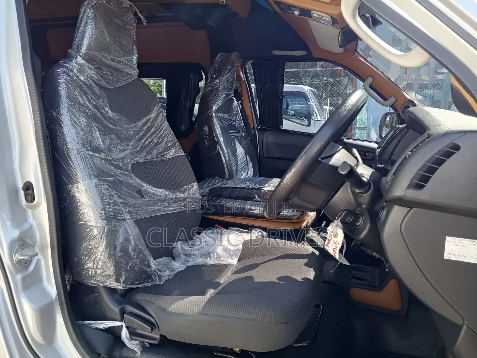 Toyota HiAce 2018 Silver