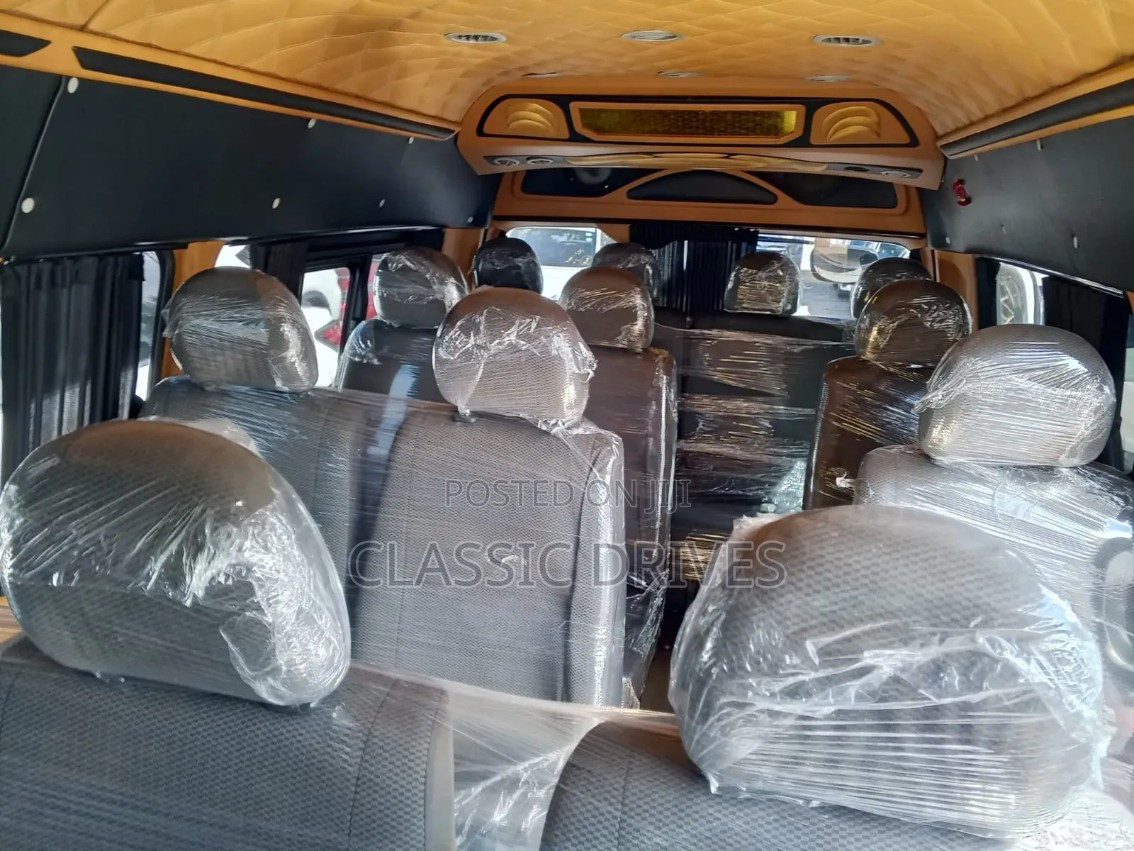 Toyota HiAce 2018 Silver