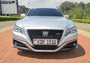 Toyota Crown 2018 Silver
