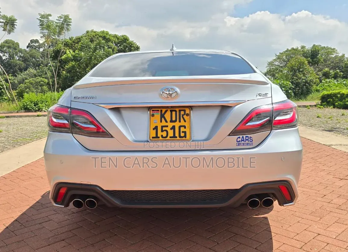 Toyota Crown 2018 Silver