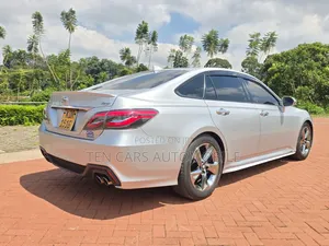 Toyota Crown 2018 Silver