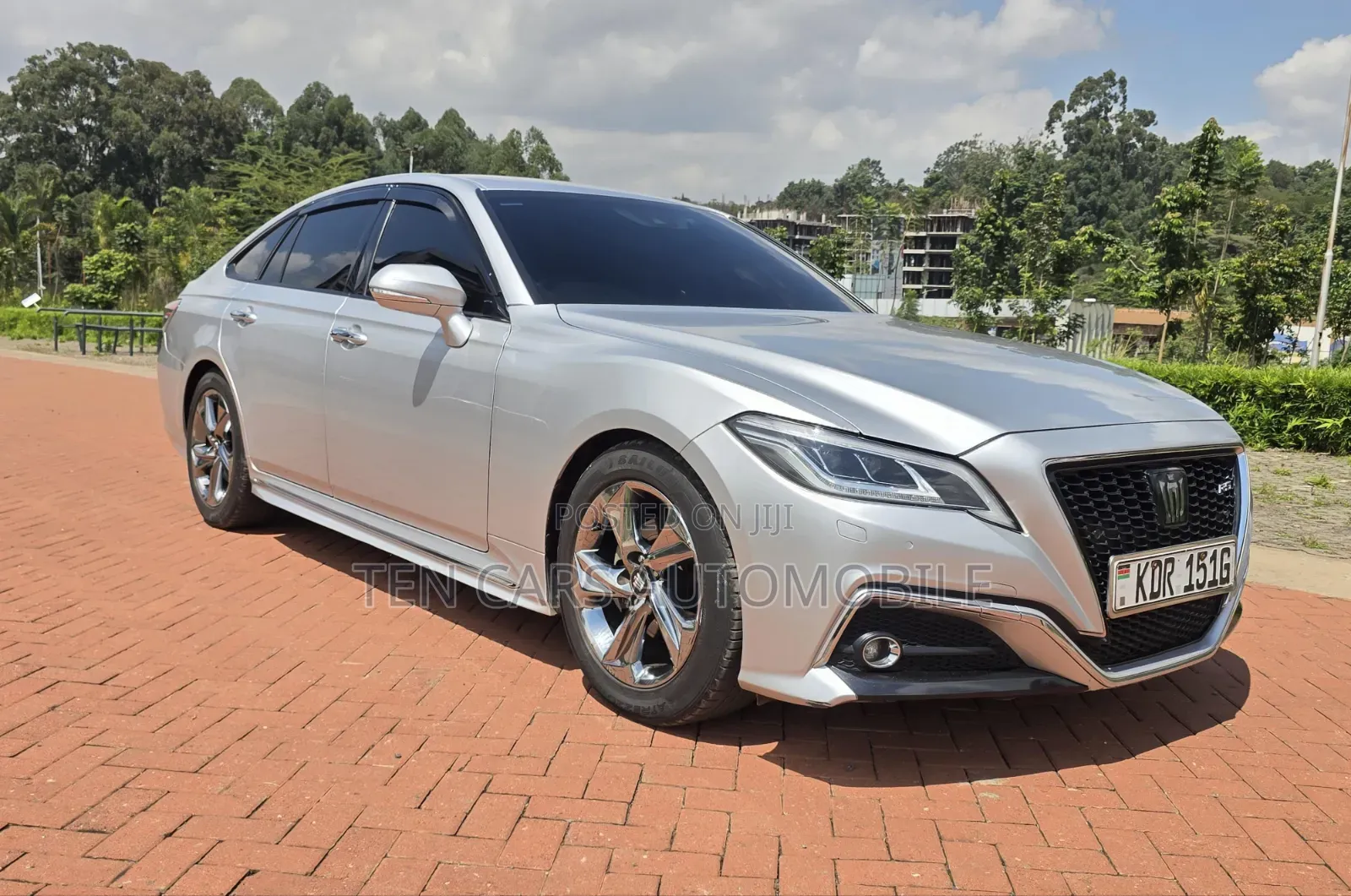 Toyota Crown 2018 Silver