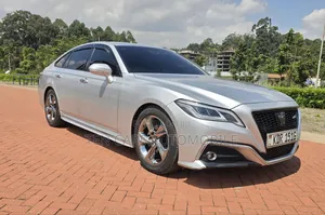 Toyota Crown 2018 Silver