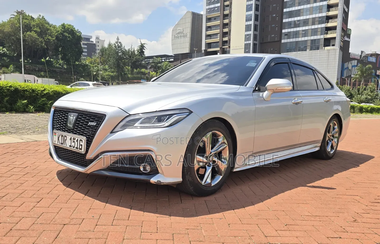 Toyota Crown 2018 Silver