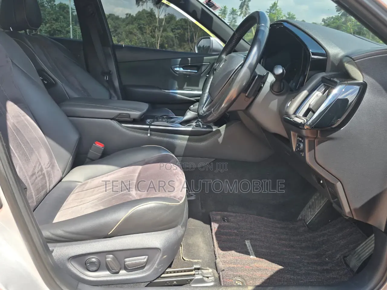 Toyota Crown 2018 Silver