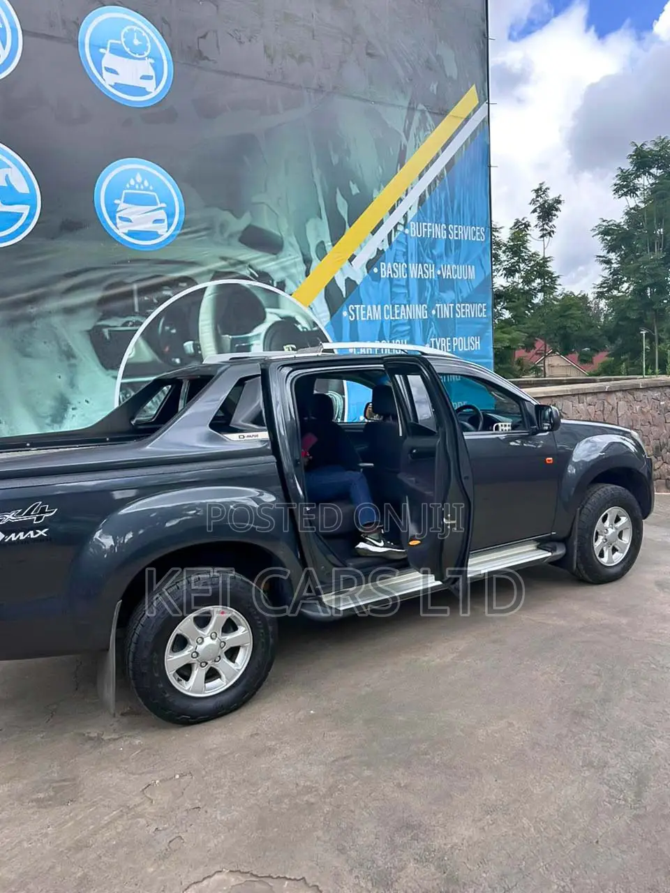 Isuzu D-MAX 2023 Gray