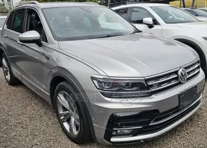 Volkswagen Tiguan 2018 Gold