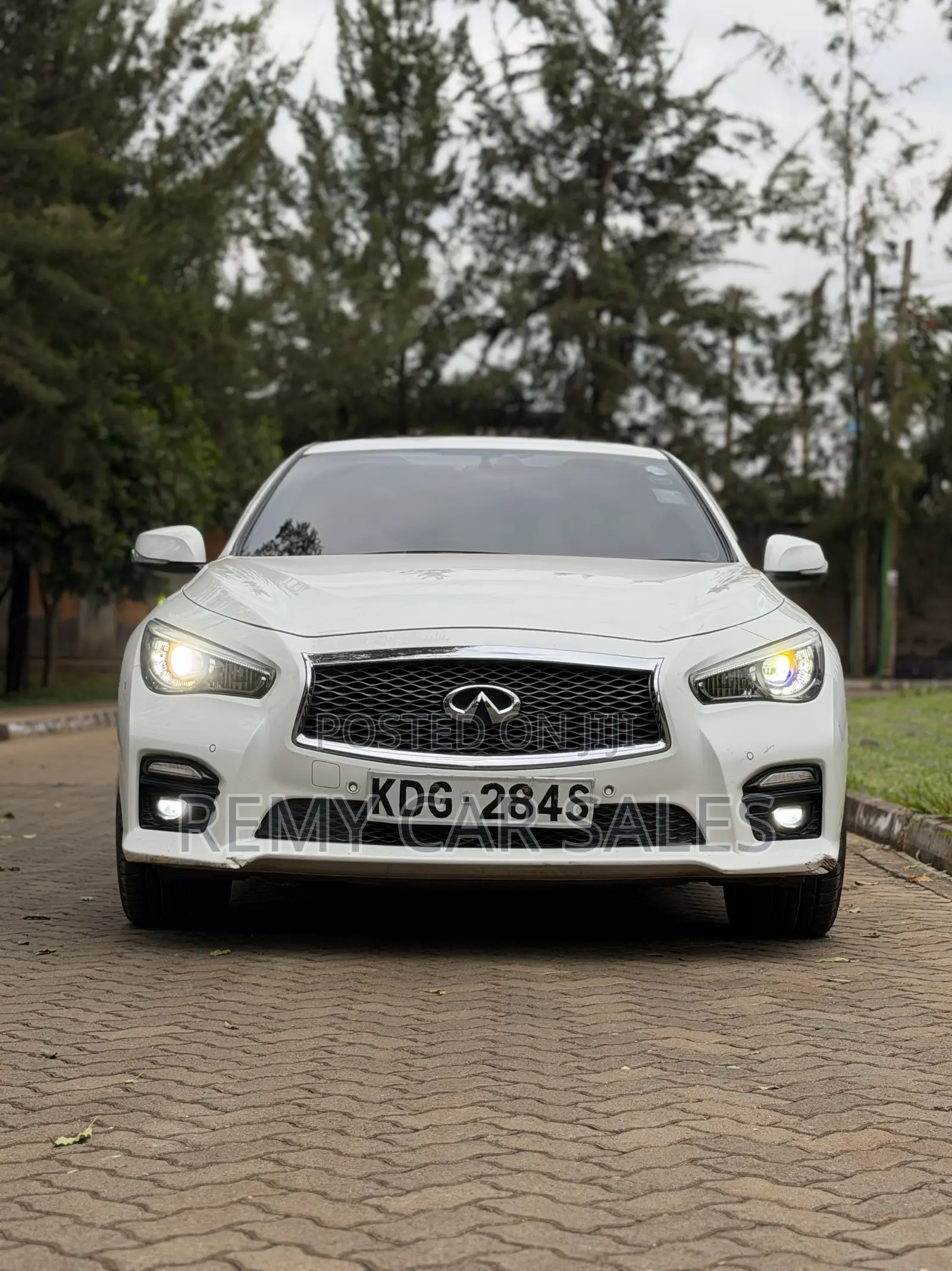 Nissan Skyline 2015 White