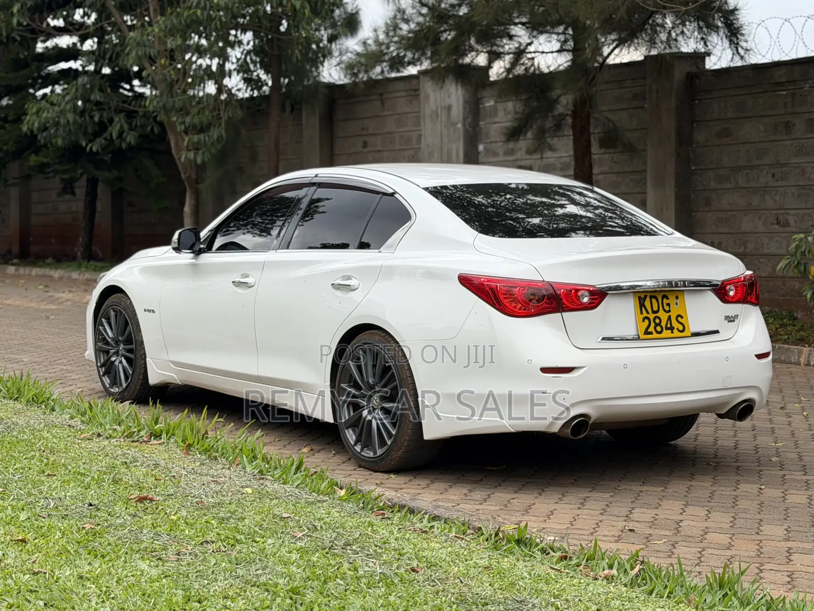 Nissan Skyline 2015 White