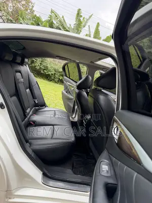 Nissan Skyline 2015 White