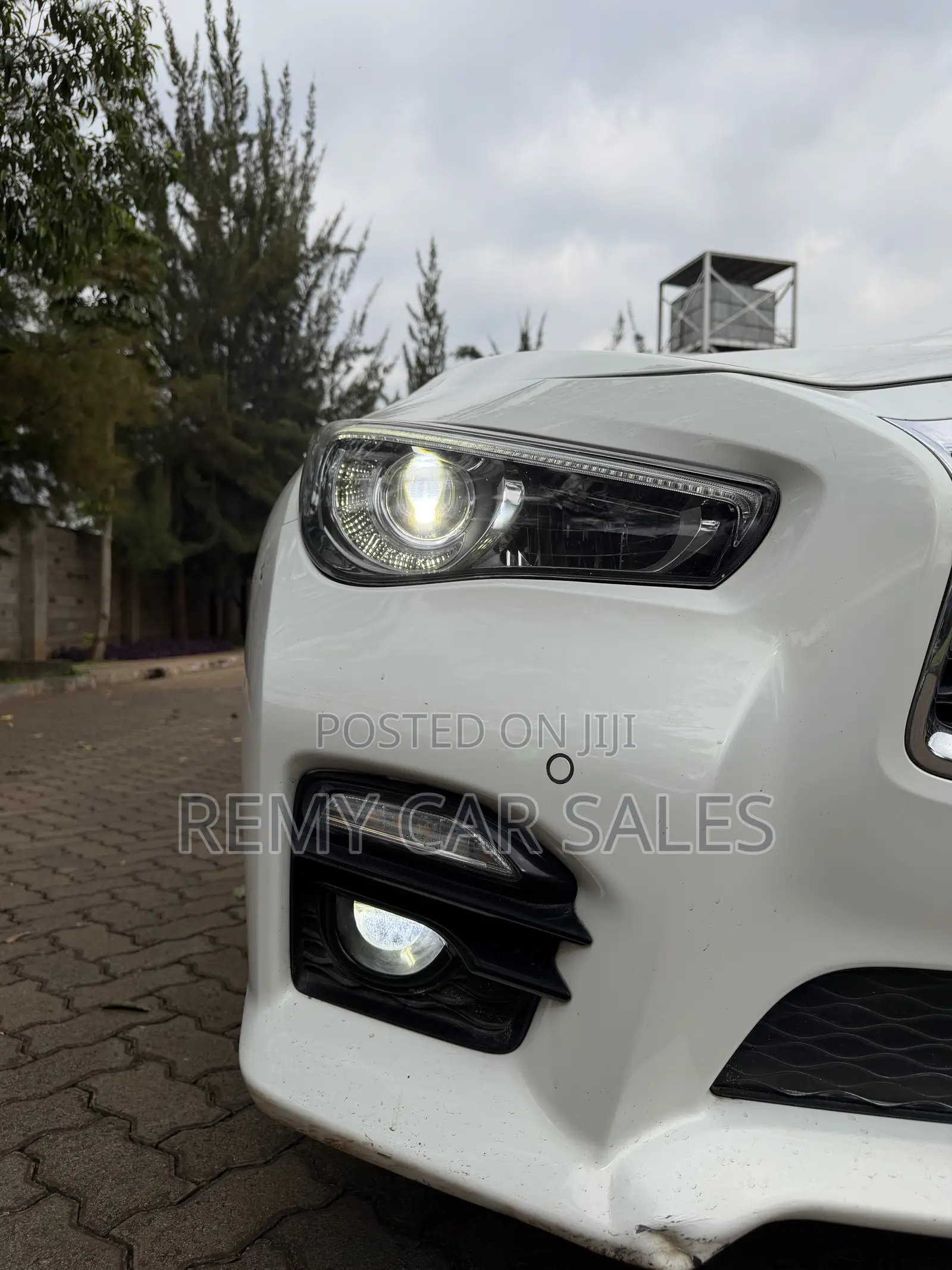 Nissan Skyline 2015 White