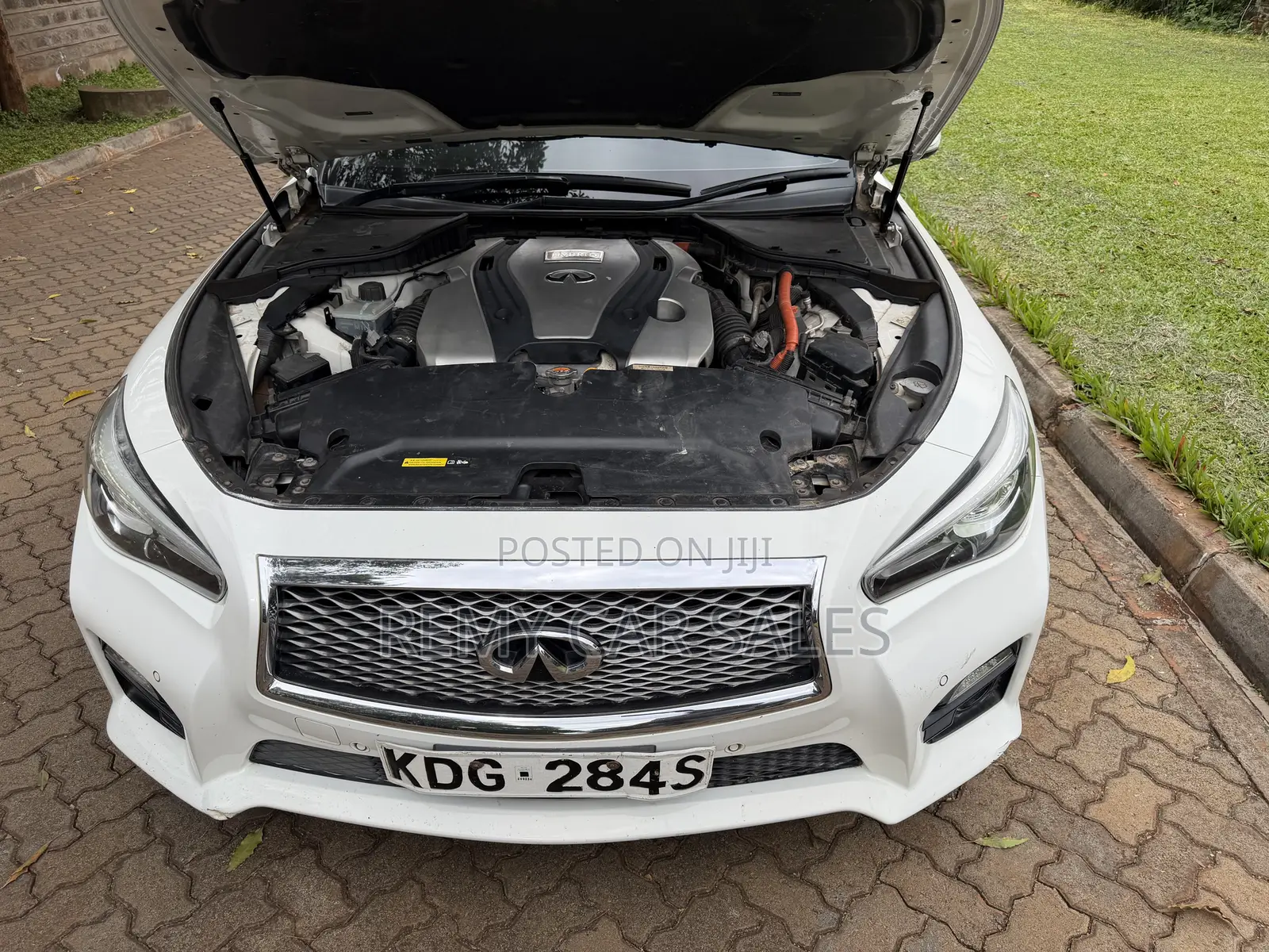 Nissan Skyline 2015 White