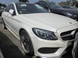 Mercedes-Benz C200 2018 Beige