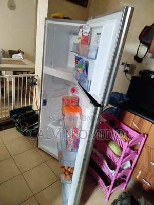 Fridge Cooling Gas Refilling Technician