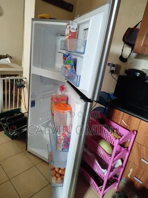 Fridge Cooling Gas Refilling Technician