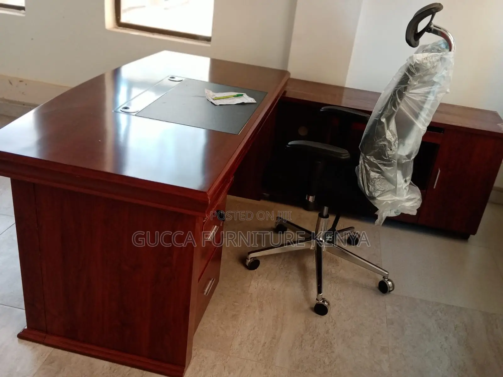 1800mm L Shape Office Table.