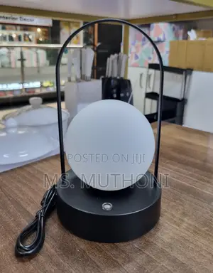 Minimalist Cordless Rechargeable Table Lamp