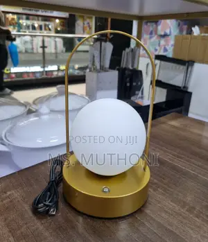 Minimalist Cordless Rechargeable Table Lamp