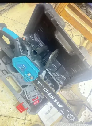 12” Chain Saw Makita