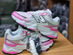 Ladies New Balance 2000r Sneakers