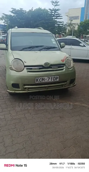 Toyota Sienta 2012 Green