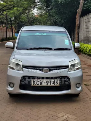 Toyota Sienta 2012 Silver
