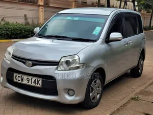 Toyota Sienta 2012 Silver