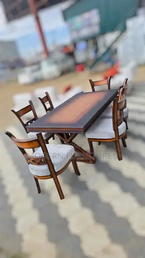 Elegant Finishing 6 Seater Dining Table