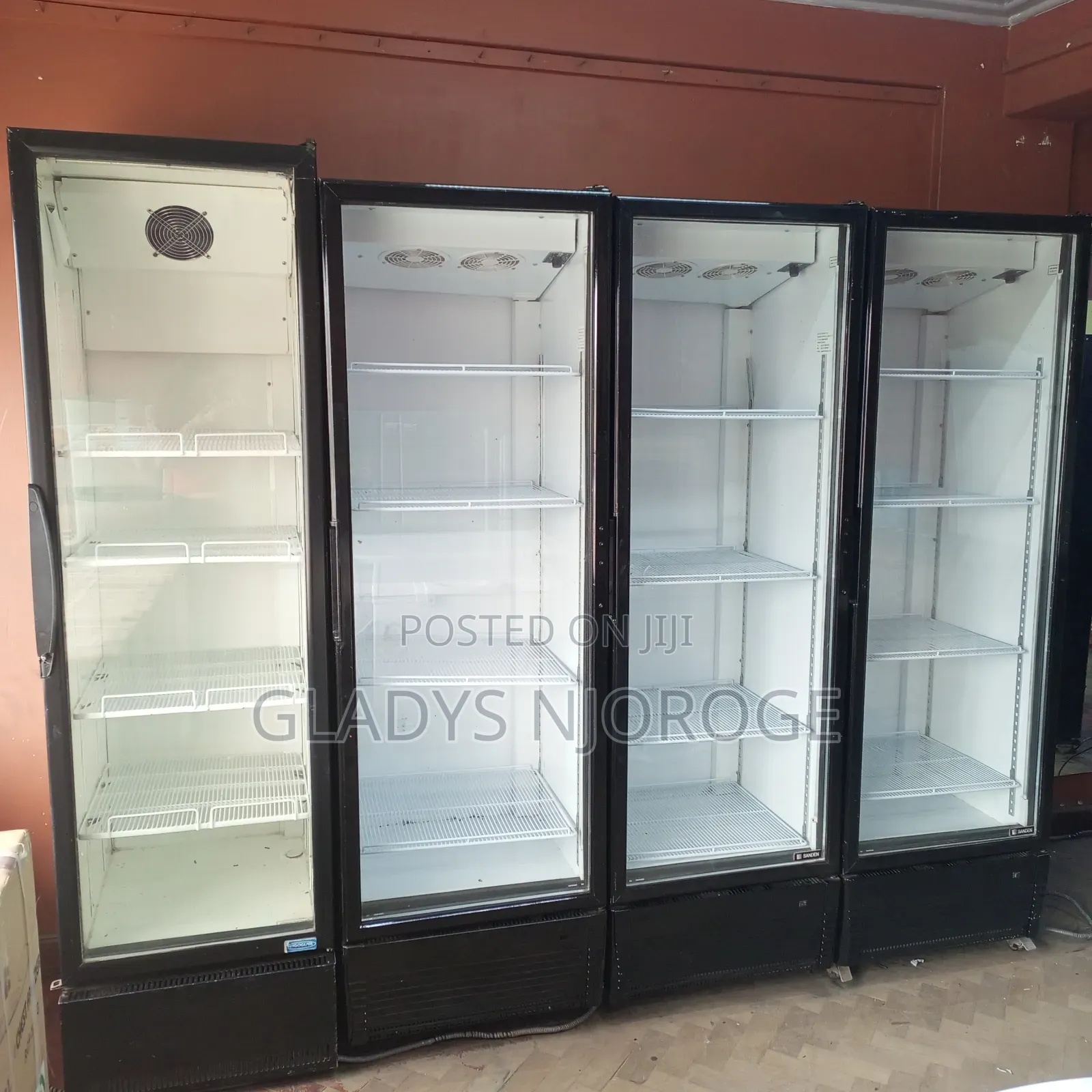 Show Case Chiller (Well Maintained) 650l