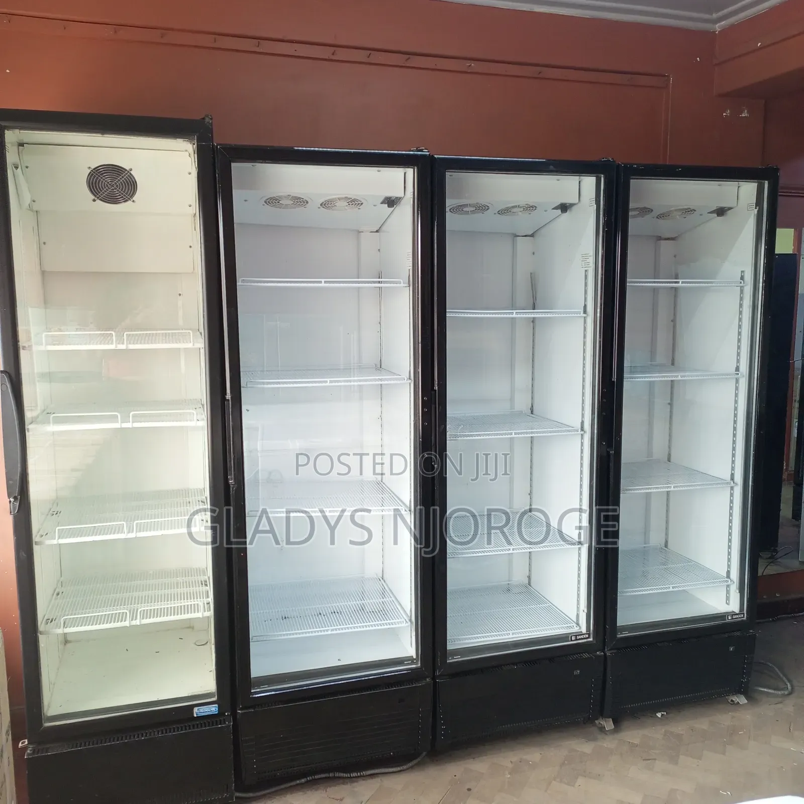 Show Case Chiller (Well Maintained) 650l