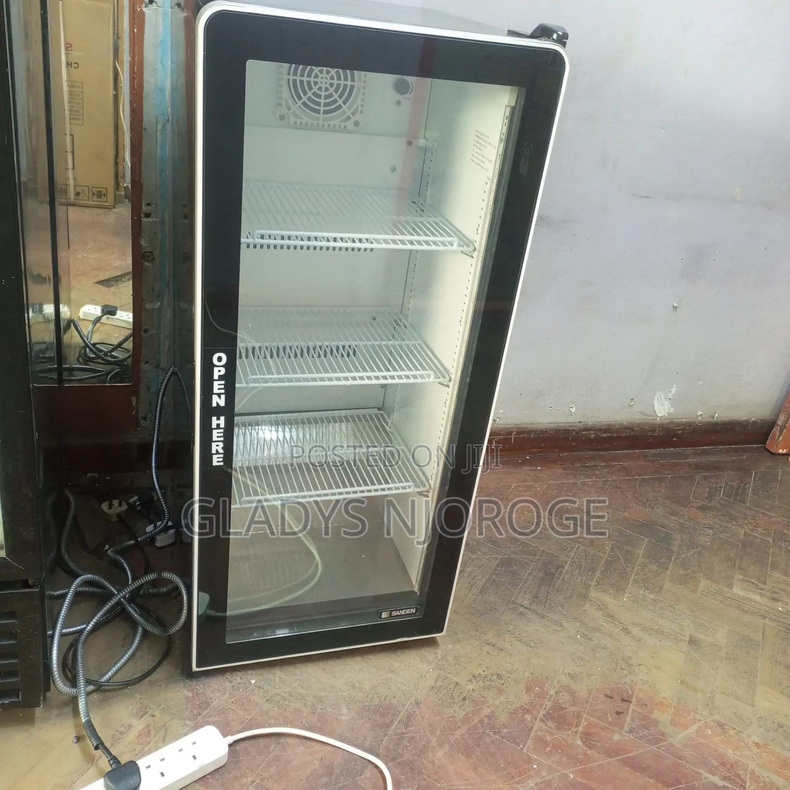 Medium Showcase Chiller Sanden