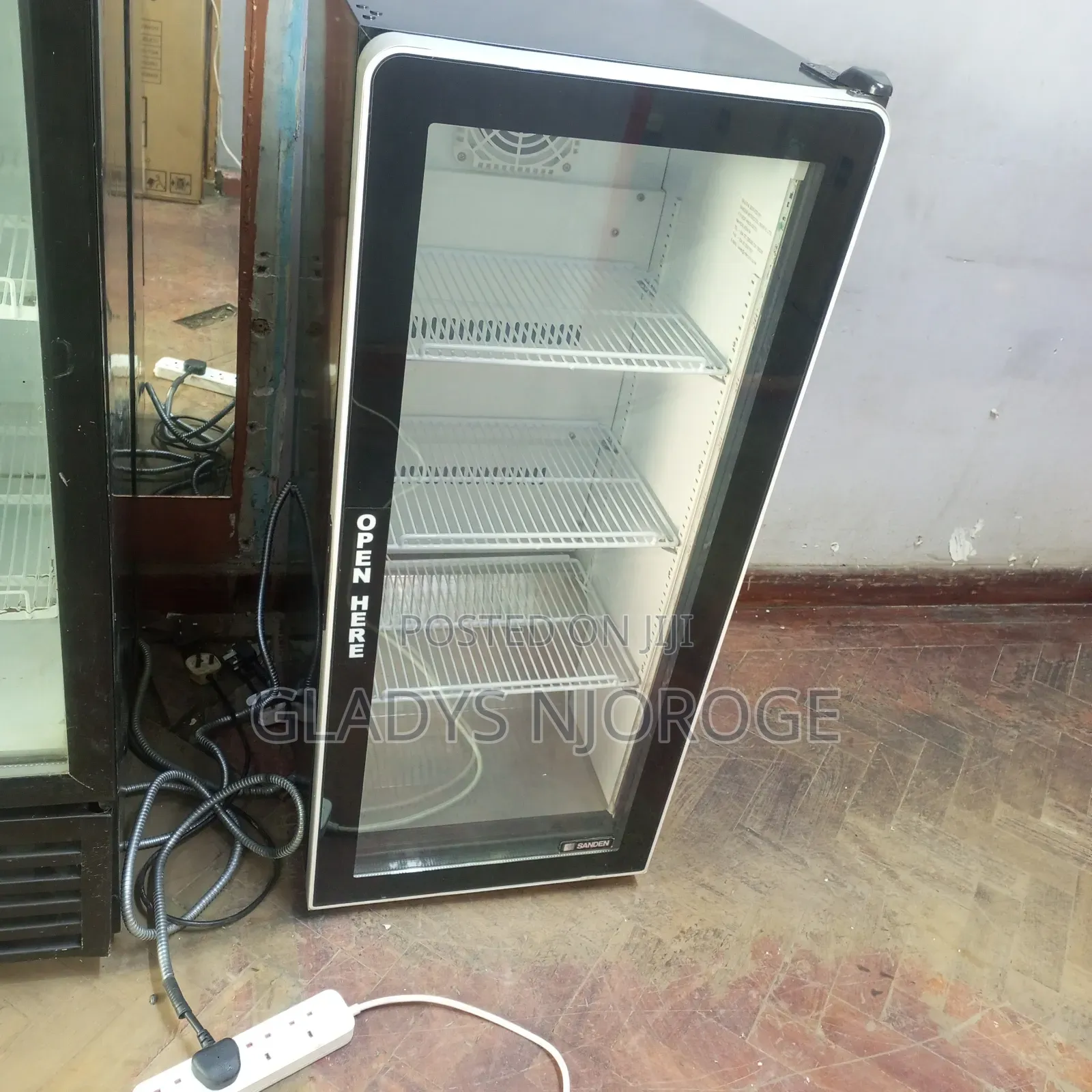 Medium Showcase Chiller Sanden
