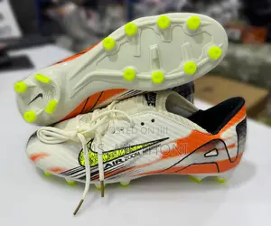Nike Nike Mercurial Soccer Cleats in a Black / Off White Size40-45