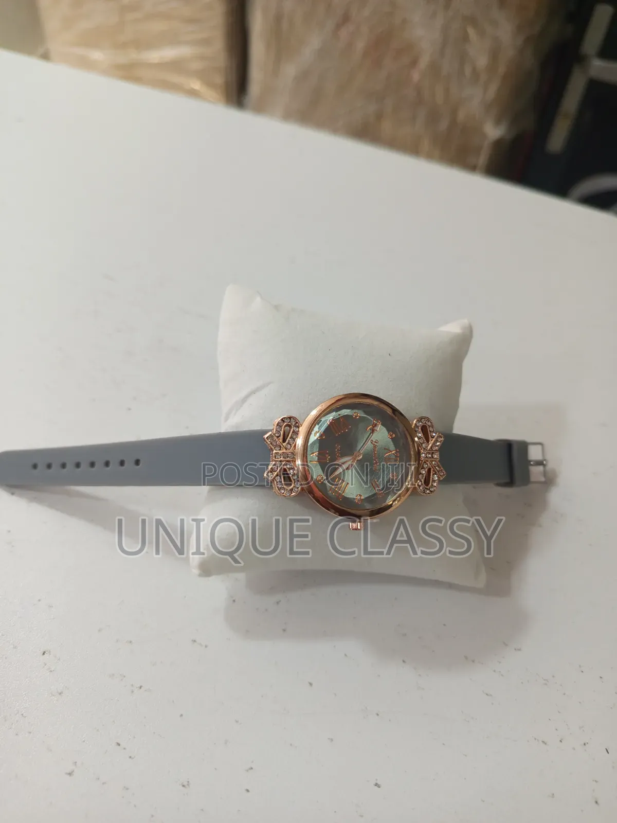 Ladies Wrist Watch With Rubber Straps