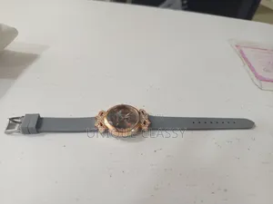 Ladies Wrist Watch With Rubber Straps