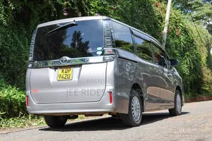 Toyota Voxy 2018 Gray