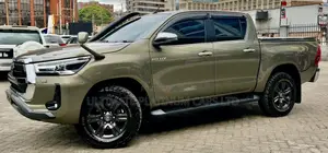 Toyota Hilux 2022 Brown