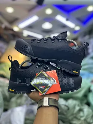 North Face Glenclyffe Low”Black 
Quality Leather 
Size 40-45