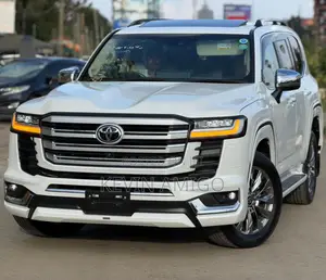 Toyota Land Cruiser LC300 2023