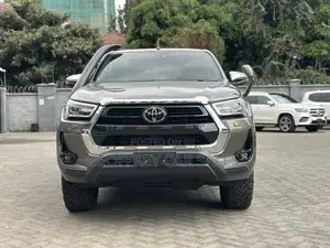 Toyota Hilux Revo Double Cab Deisel 2.4 RWD 2022 Gold