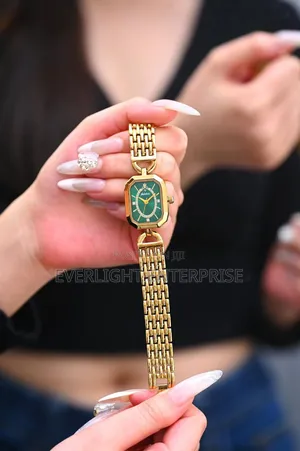 *New Ladies Watch 1071