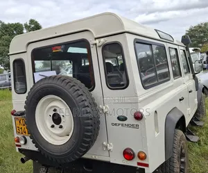 Land Rover Defender Puma 110 2.4 TD 2011 White