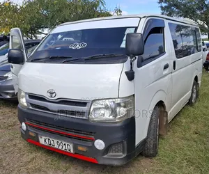 Toyota HiAce 2013 White