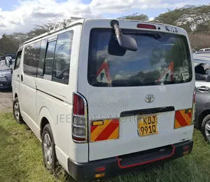 Toyota HiAce 2013 White