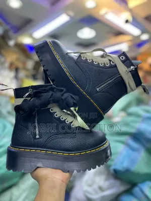 Dr Marten 1461 “ High Cut ”
Quality Leather Boots