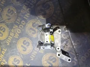 Nissan March / NOTE 2012 Engine Mounting