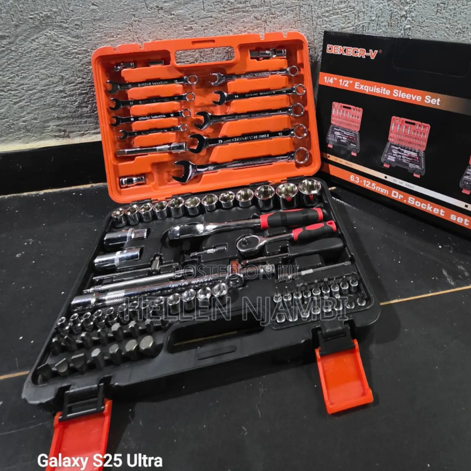 82pieces 1/2 and 1/4 Socket Set